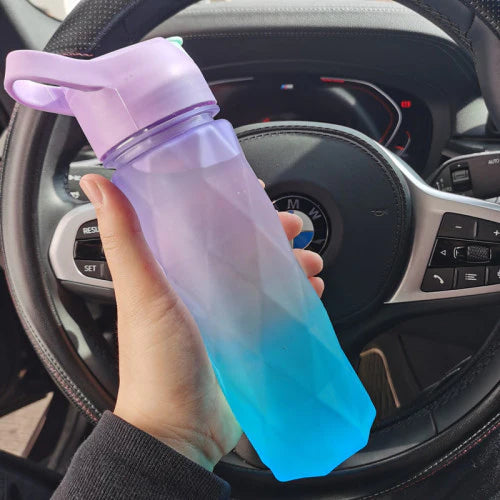 Sprüh- und Trinkflasche ideal für Outdoor-Sport und Fitness